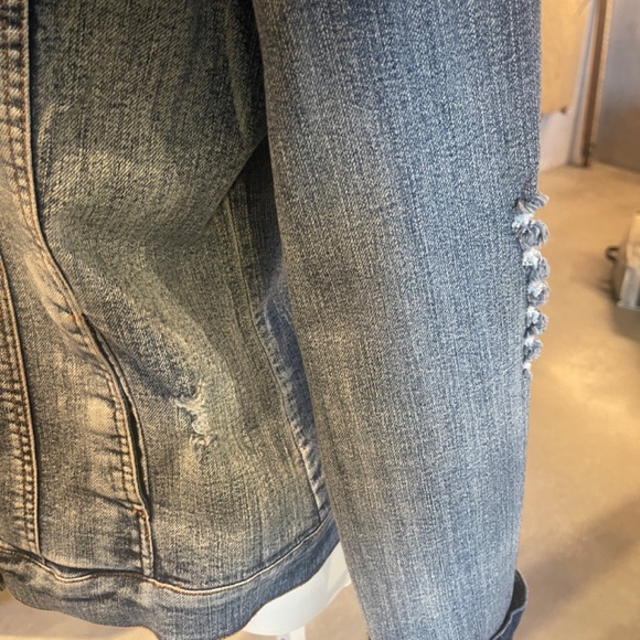 Casual, comfortable, distressed, stylish, denim jacket - Picture 6 of 13